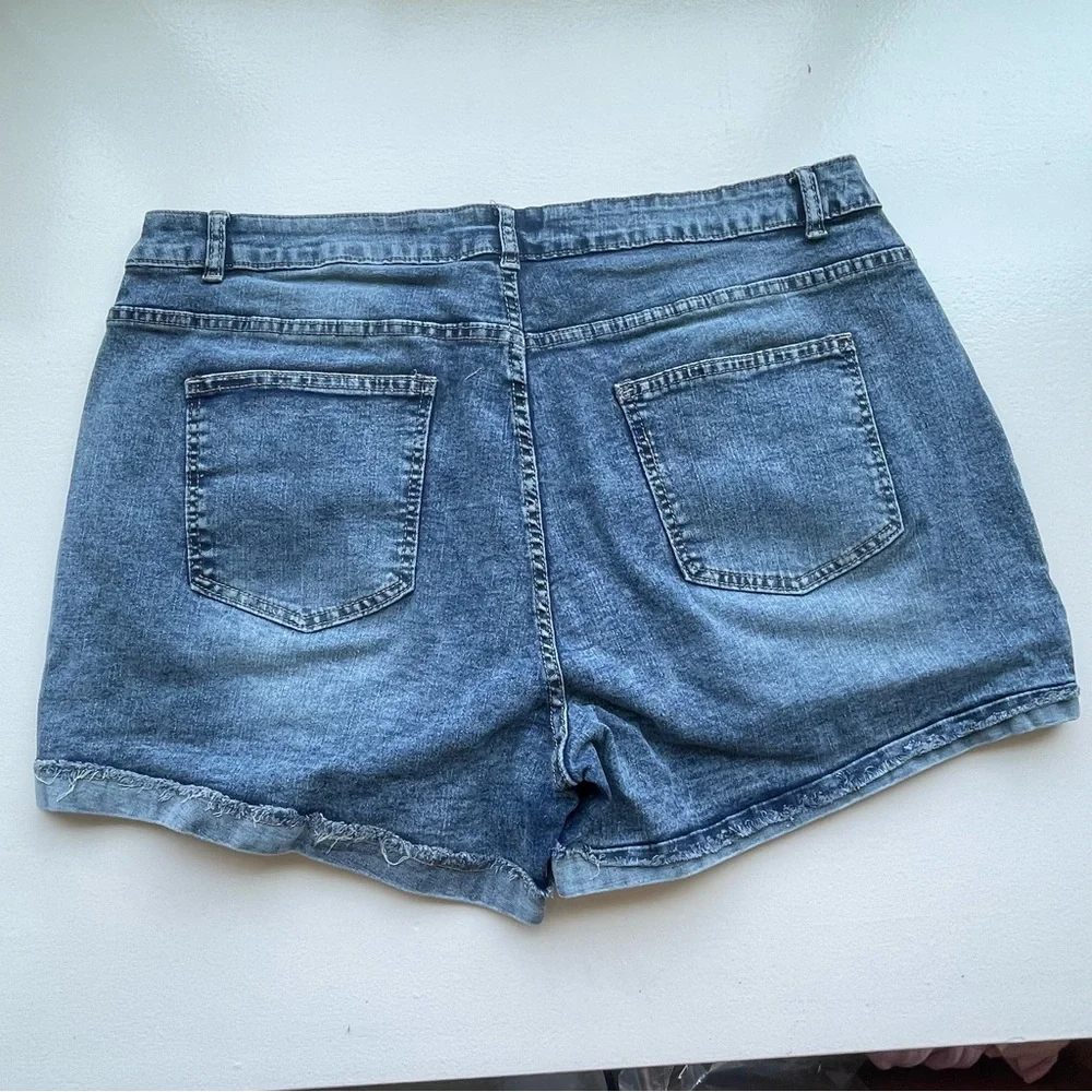 Plus size rainbow heart distressed jean shorts - Picture 8 of 14